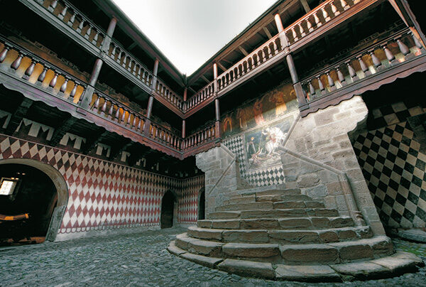 Castello-Fenis_MIDA_600x404